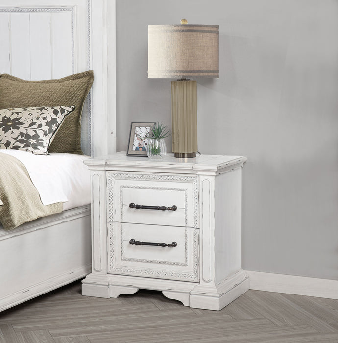 McKinney 2-drawer Nightstand with Dual USB Vintage White